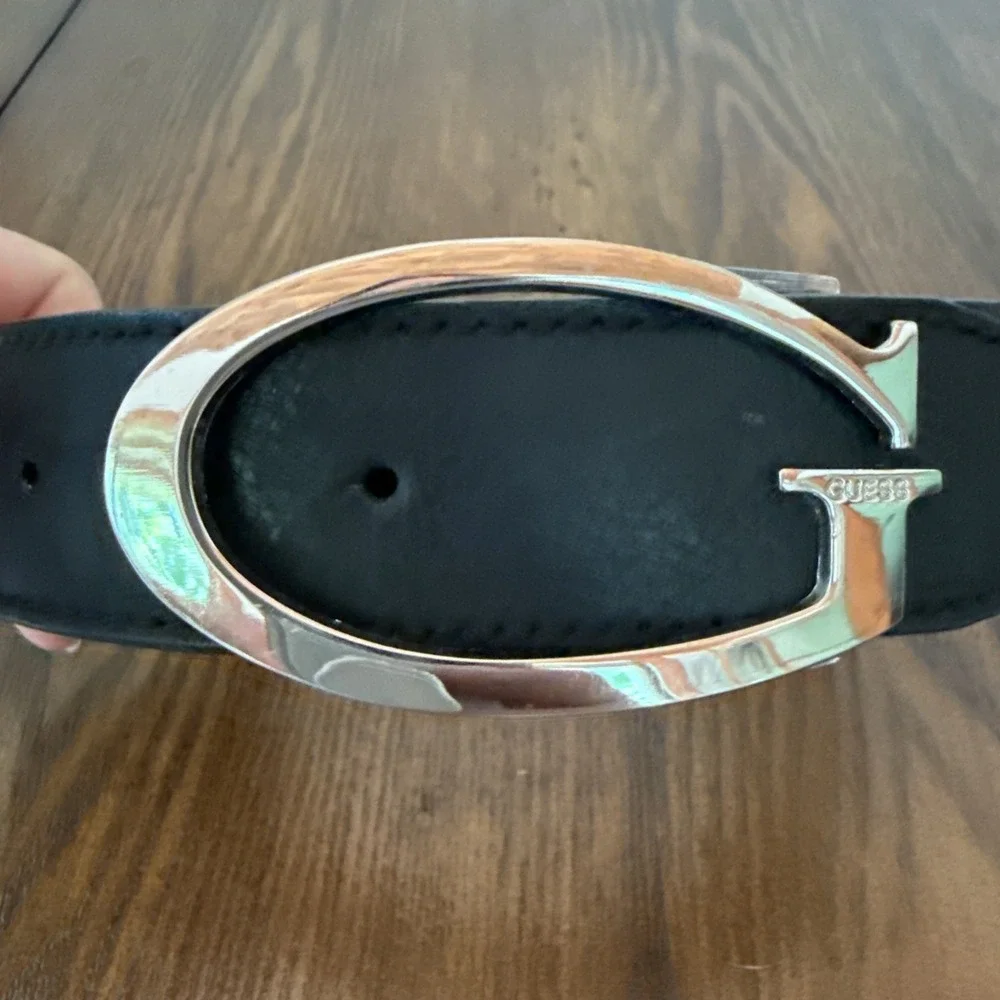 GUESS Genuine Leather Belt Size Small Black Solid Silver G Buckle Y2K